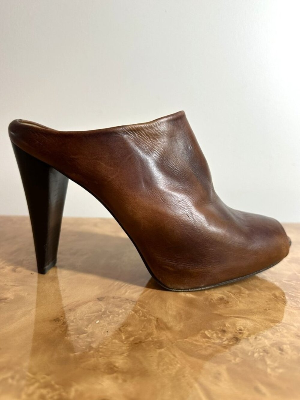Stuart Weitzman Distressed Brown Leather Peep Toe Mules Size 41 Y2K High Heel - Picture 1 of 9